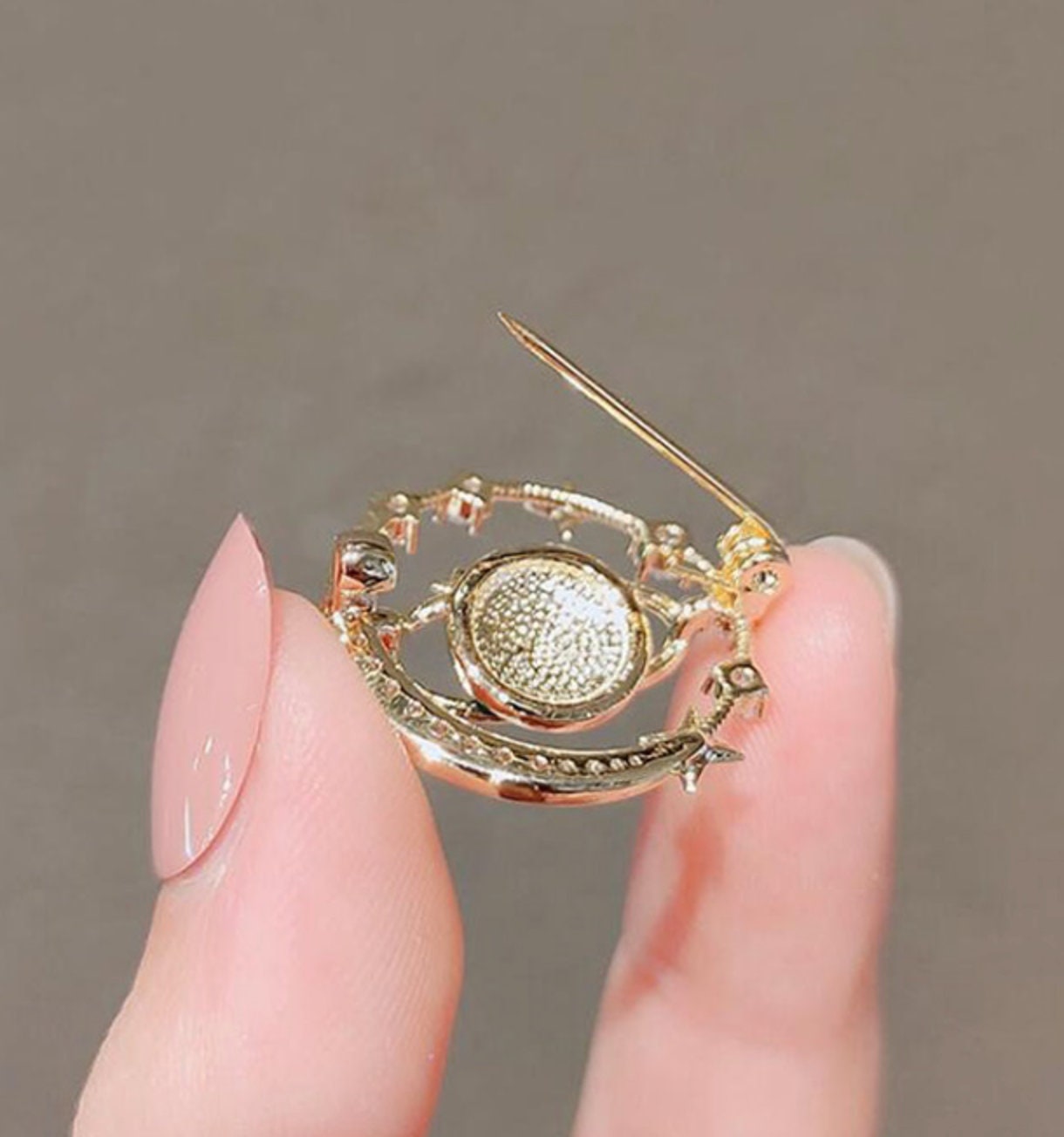 Moon Universe Brooch Vintage Look Gold Plated Celebrity Star Broach Lucky Pin U22