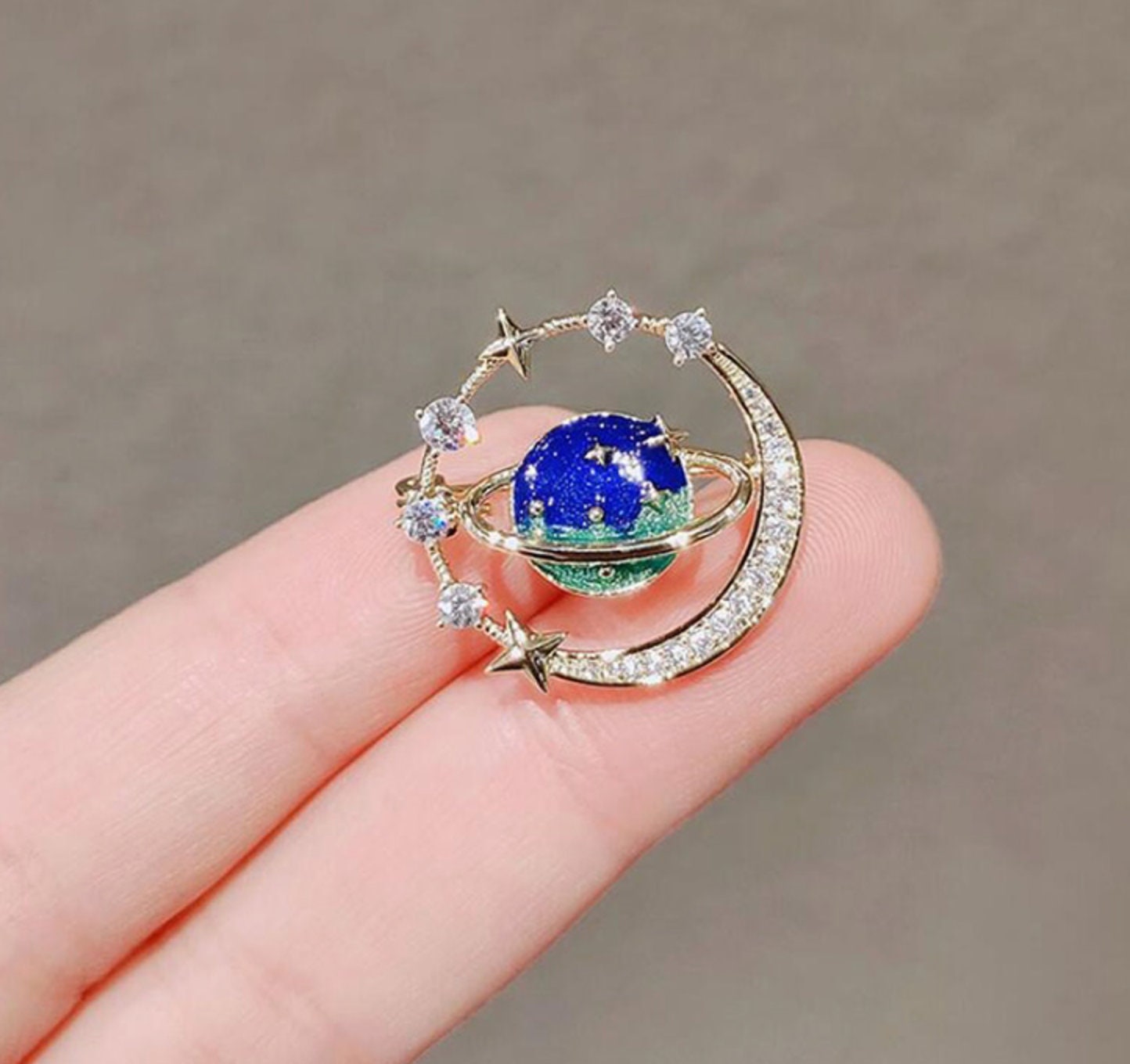 Moon Universe Brooch Vintage Look Gold Plated Celebrity Star Broach Lucky Pin U22