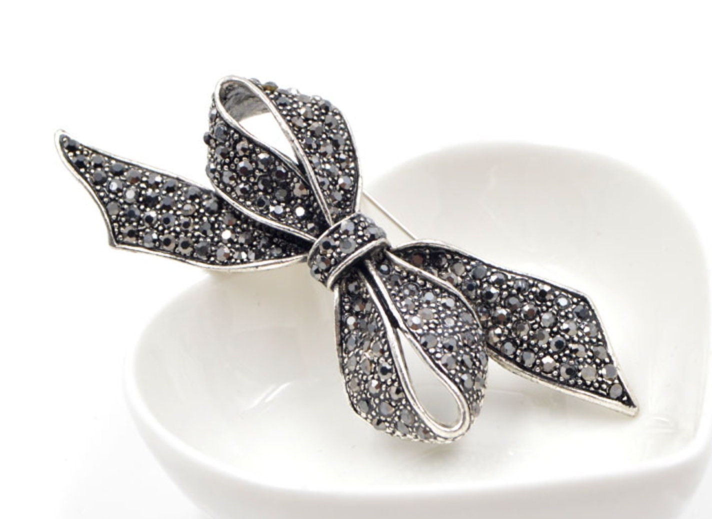 Bow brooch vintage look silver plated stunning high end design broach pin u10