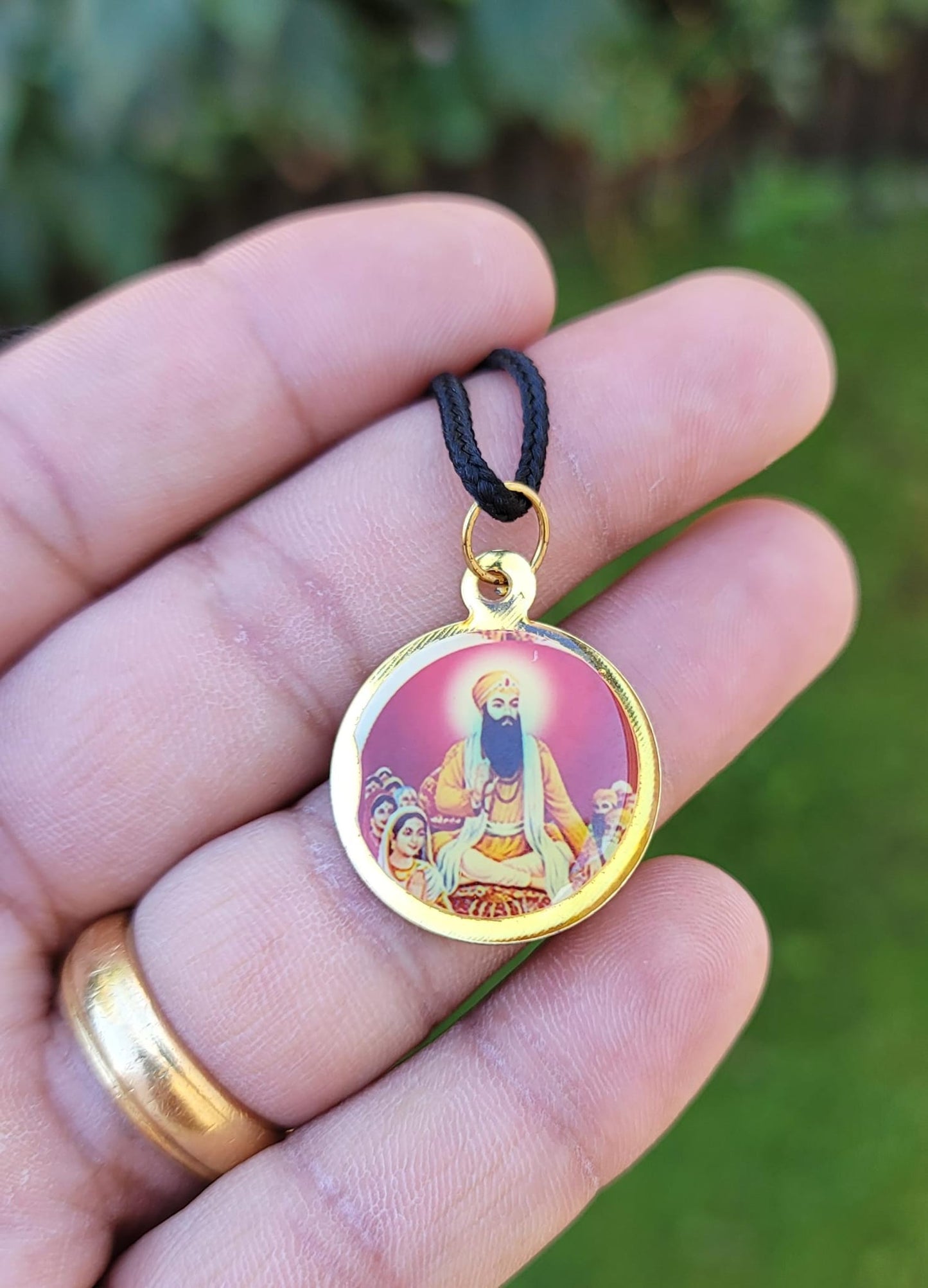 Guru Nanak Ji Baba Vadbhag Singh Sikh Round Pendant Black Evil Shield Thread MM1
