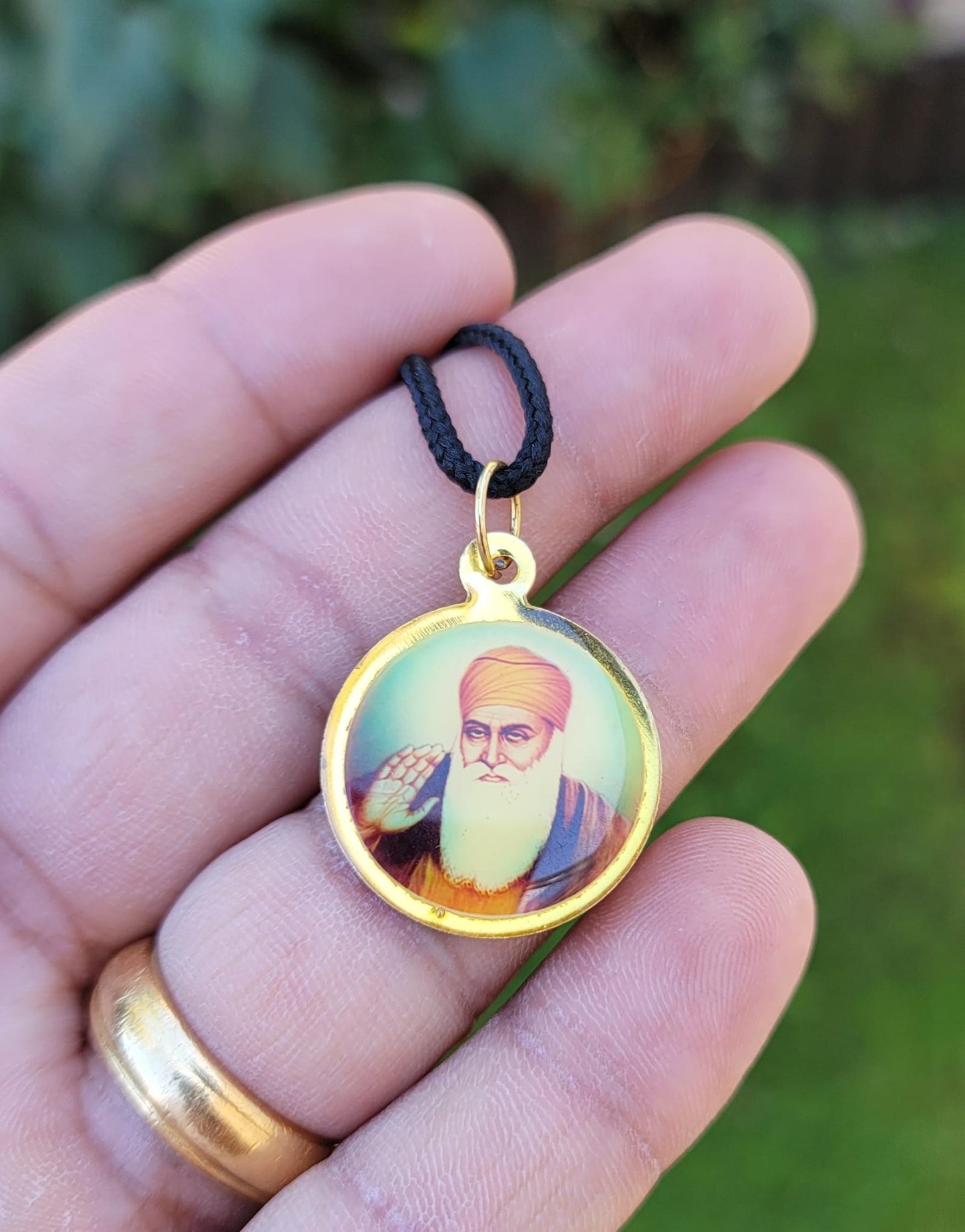 Guru Nanak Ji Baba Vadbhag Singh Sikh Round Pendant Black Evil Shield Thread MM1