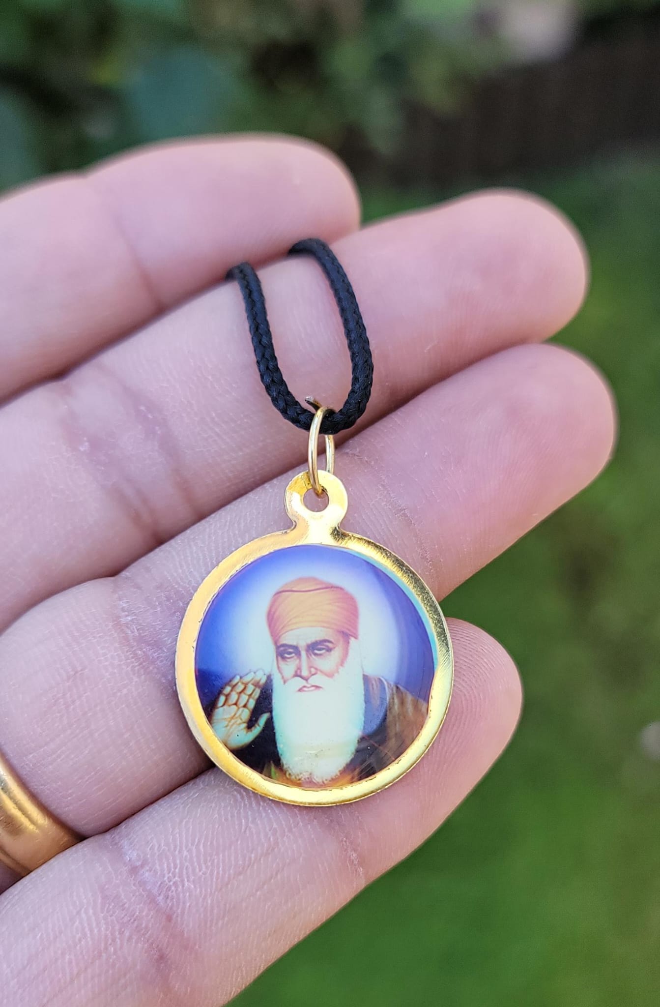 Guru Nanak Ji Baba Vadbhag Singh Sikh Round Pendant Black Evil Shield Thread MM1