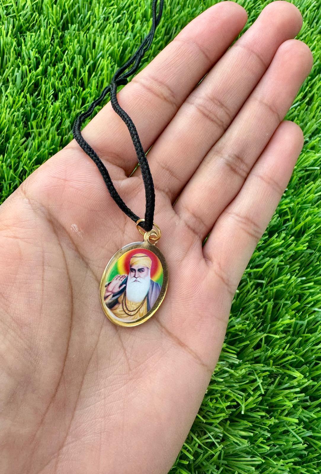 Sikh Guru Nanak Gobind Singh Pendant Double Sided Oval Photo Necklace Dori UK DD57