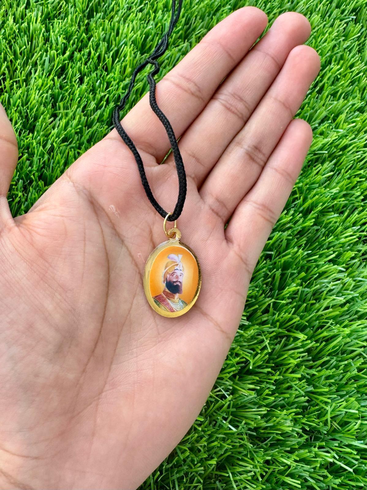 Sikh Guru Nanak Gobind Singh Pendant Double Sided Oval Photo Necklace Dori UK DD57