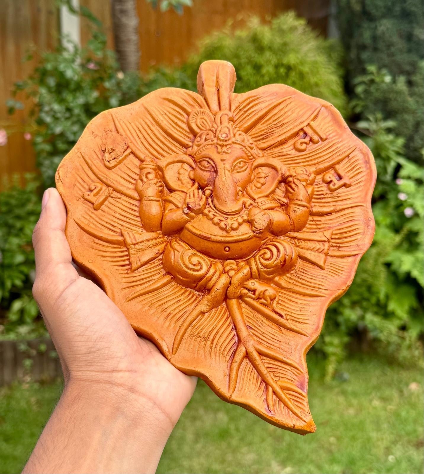 Hindu Ganesh Decor Clay Wall Hanging Peepal Leaf Lucky Gift Home Temple Art TTT7