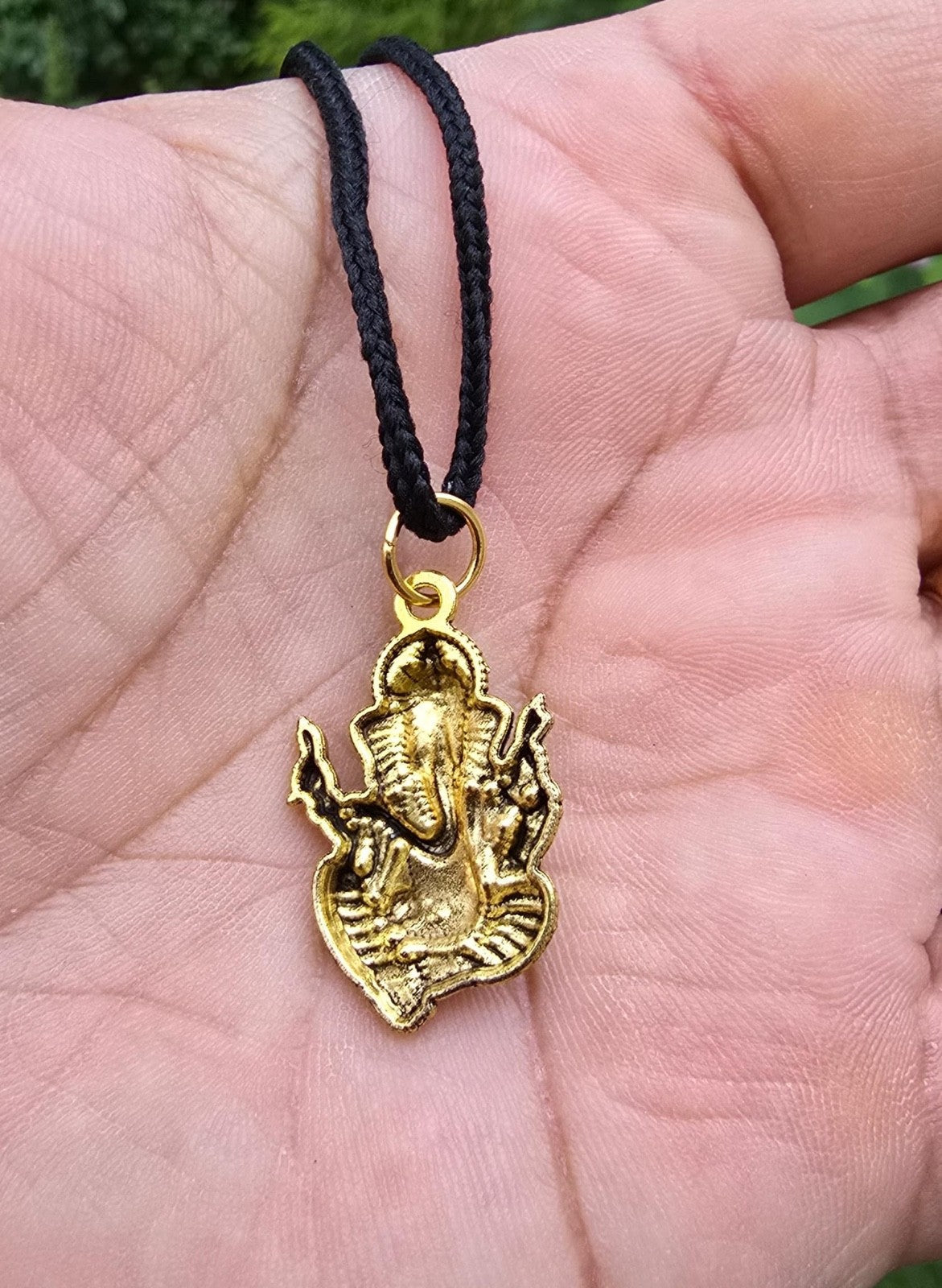 Lord Ganesh Pendant Gold or Silver Colour Stainless Steel Nazar Protection UK Q36 Hindu black dori