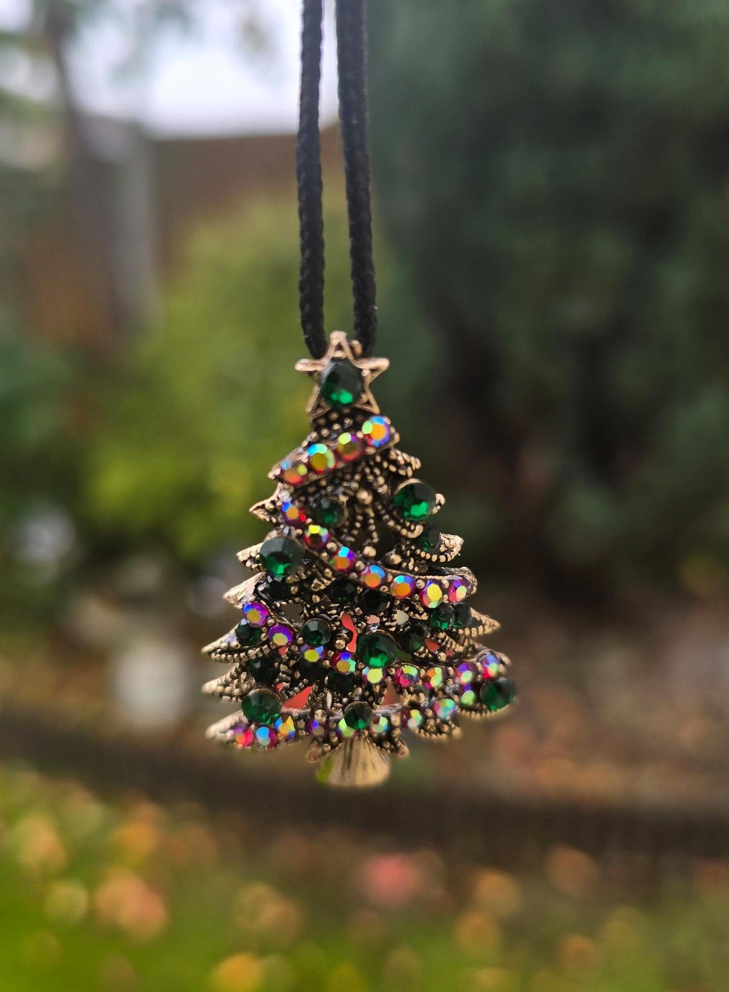 Christmas Tree Brooch Pin Vintage look Gold plated broach Celebrity Queen CCCA Pendant Black dori necklace Luck Charm Xmas elegant Gift