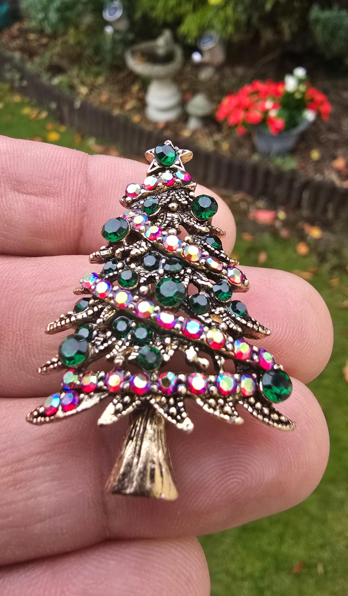 Christmas Tree Brooch Pin Vintage look Gold plated broach Celebrity Queen CCCA Pendant Black dori necklace Luck Charm Xmas elegant Gift