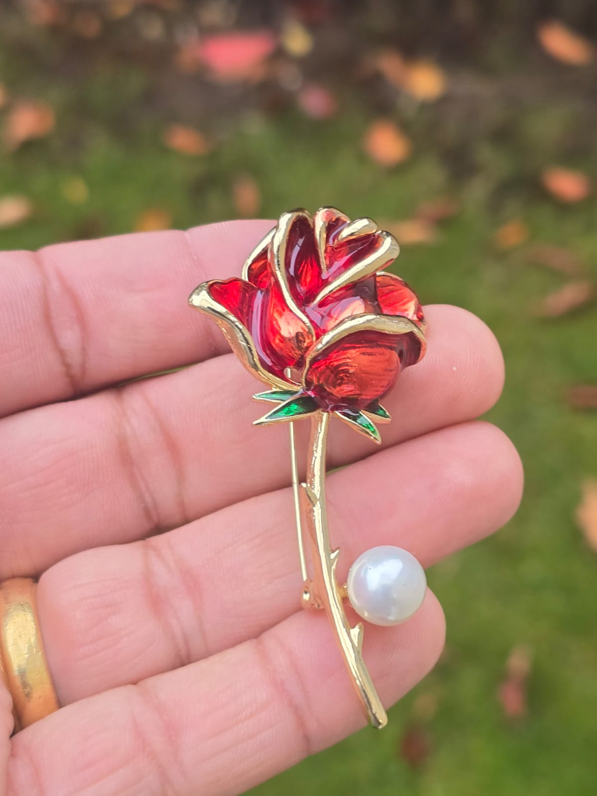Gold Plated Red Rose brooch Lovers lucky Pin Vintage Look suit coat broach Collar CD Queen Design Celebrity Lapel Faux Pearl Stunning Design