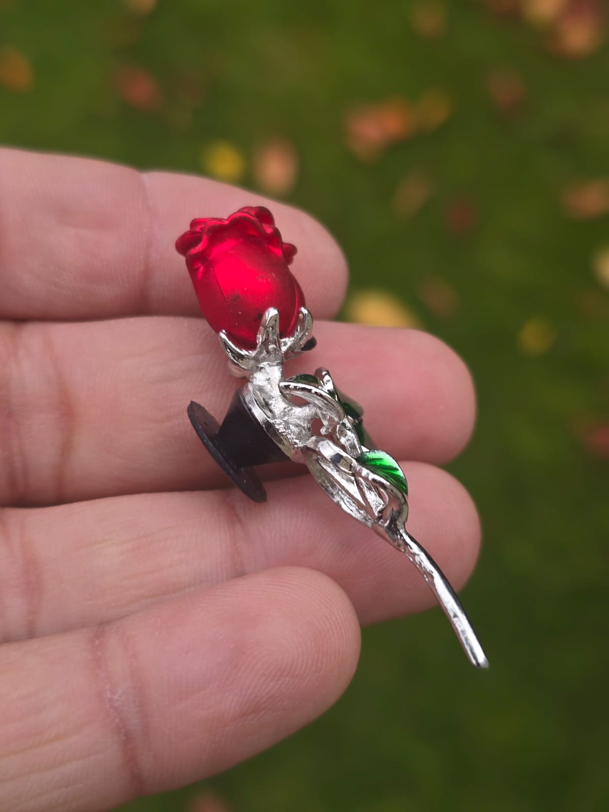 Rose Flower Brooch for Button Loop Celebrity valentine day queen broach for Suit S15 Shoe Laces Hats require hole or loop to hang on Suit