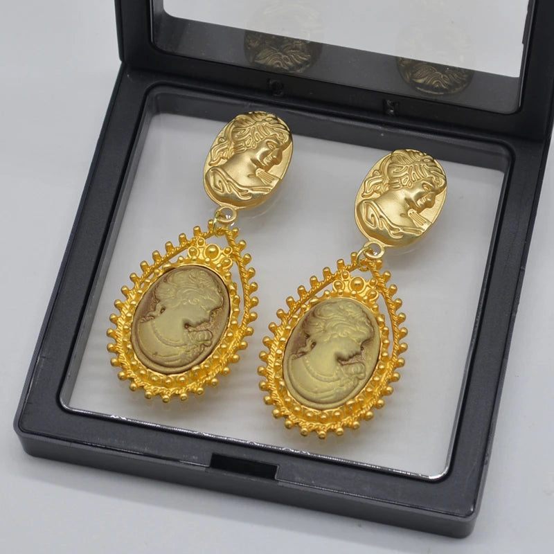 Vintage Metal handmade necklace Fashion Oval Portrait pendant necklace collarbone chain women's statement jewelry gift