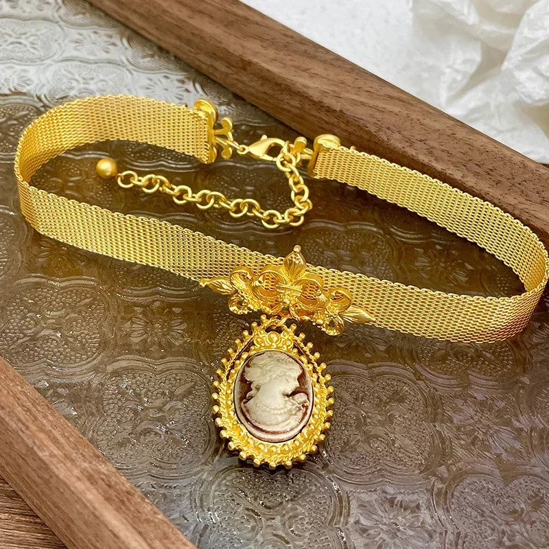 Vintage Metal handmade necklace Fashion Oval Portrait pendant necklace collarbone chain women's statement jewelry gift