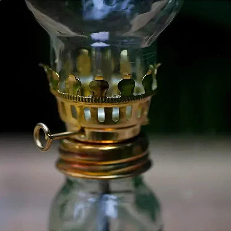 1 Retro Kerosene Candle Holder Windproof Oil Lamp with Glass Cover, Suitable for Emergency Lighting and Indoor Decoration