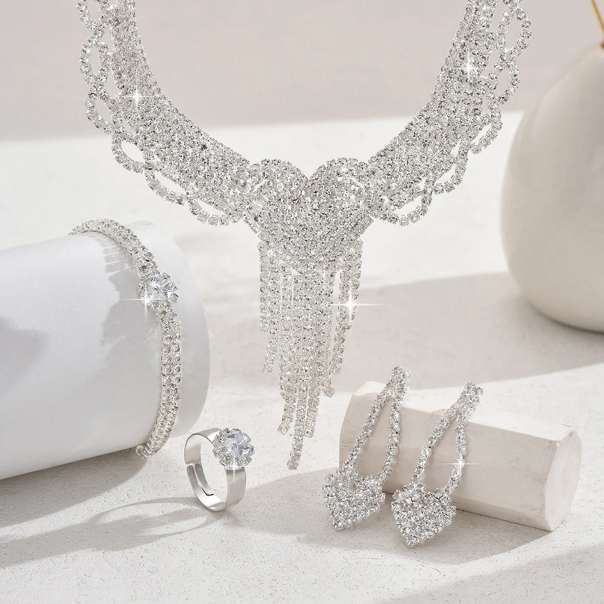 Women's fashionable and exquisite claw chain design, peach heart tassel jewelry set, party and holiday gifts