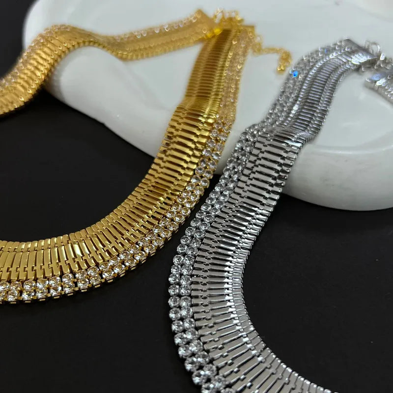 Vintage Metal handmade necklace Fashion Oval Portrait pendant necklace collarbone chain women's statement jewelry gift