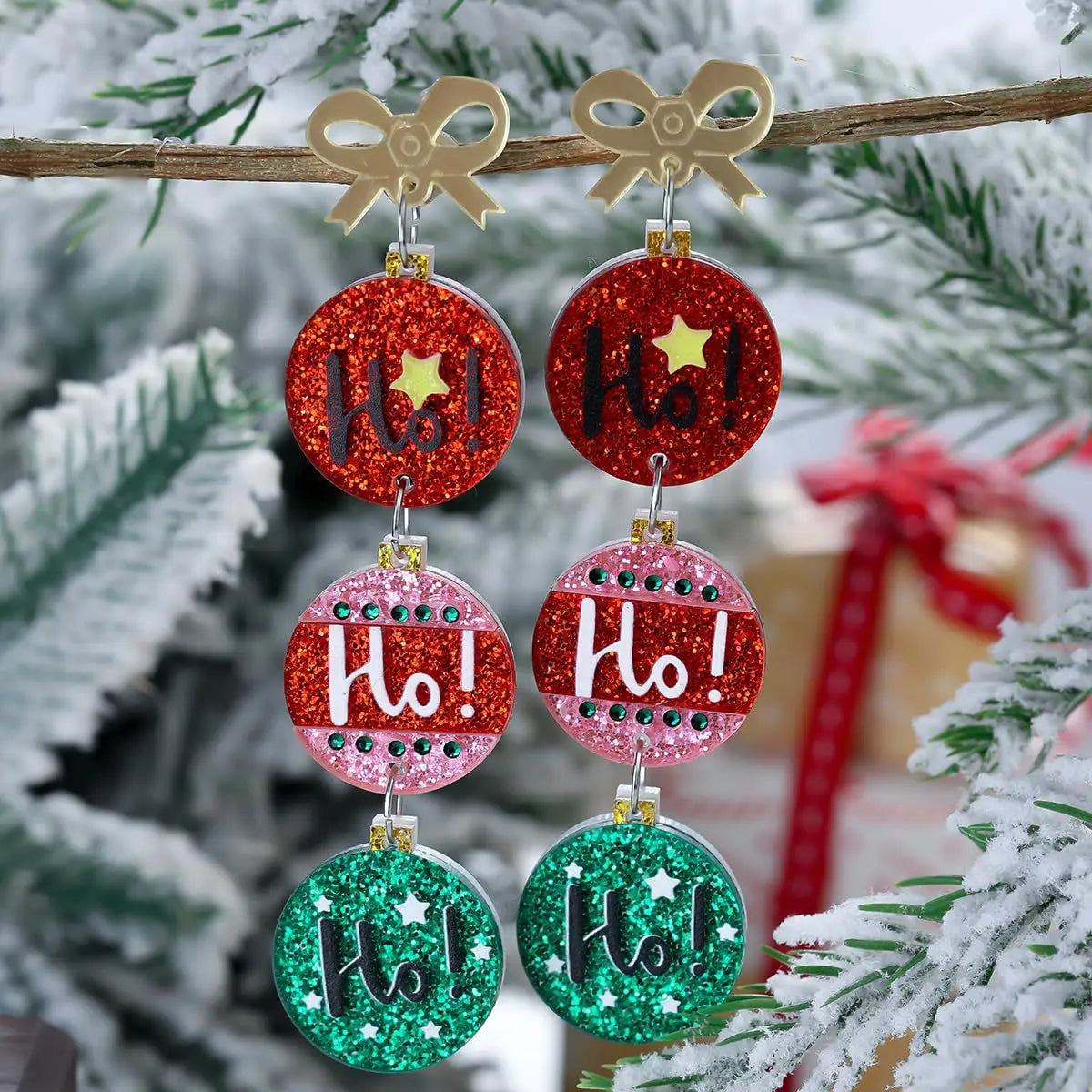 2pcs Christmas sparkling earrings, resin inlay, cartoon style party pendant earrings, used for holiday celebrations