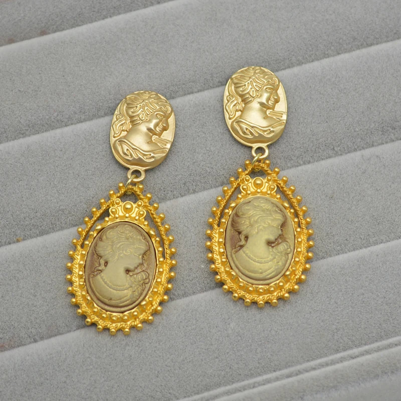Vintage Metal handmade necklace Fashion Oval Portrait pendant necklace collarbone chain women's statement jewelry gift