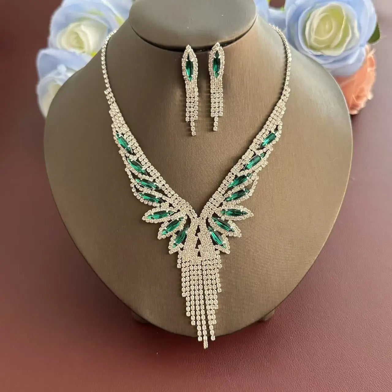 3-piece luxury crystal rhinestone and green gemstone tassel jewelry set, exquisite and elegant, perfect for wedding parties