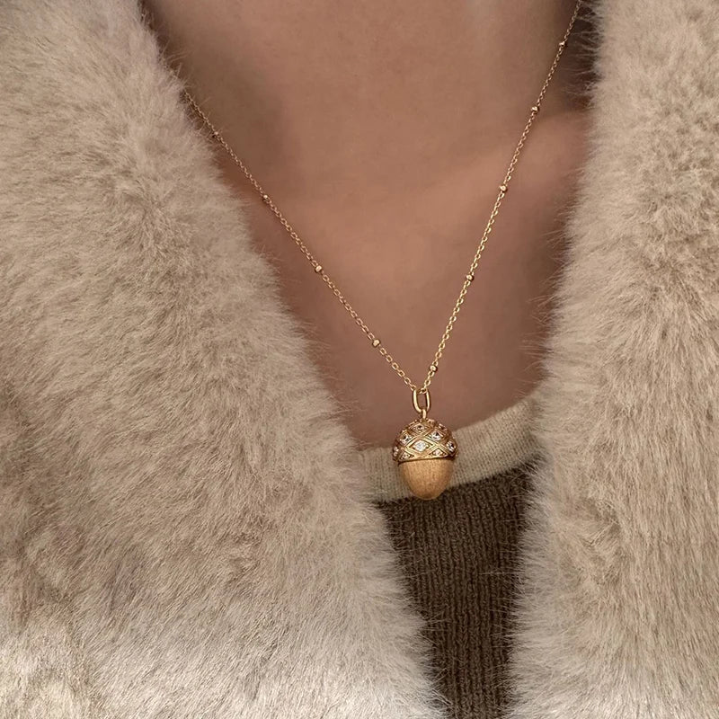 Vintage Pinecone Cute Elegant Pendant Women Fashion Jewelry Trendy Unique Personality Exquisite Accessories Party Gifts QD383