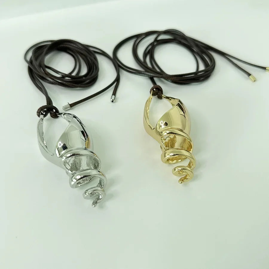 2024 New Fashion Metal Conch Pendant Leather Rope Strap Necklace for Women Girls Long Style Accessories Party Jewelry