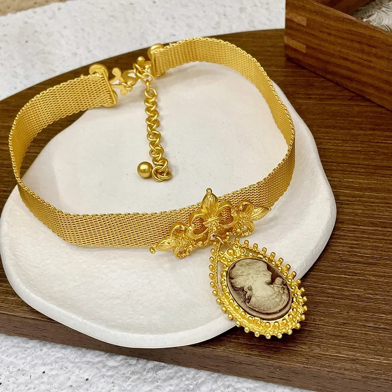 Vintage Metal handmade necklace Fashion Oval Portrait pendant necklace collarbone chain women's statement jewelry gift