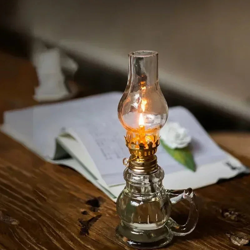 1 Retro Kerosene Candle Holder Windproof Oil Lamp with Glass Cover, Suitable for Emergency Lighting and Indoor Decoration