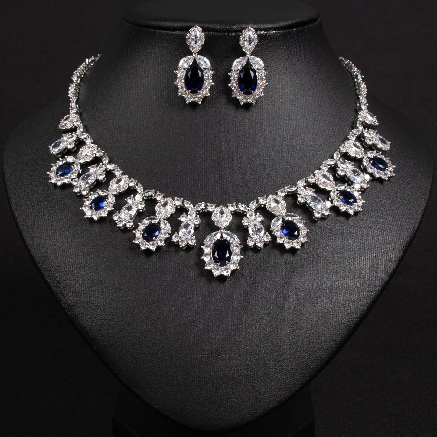 Women's Light Luxury Niche Design Floral Zircon Necklace Earring Set Fashionable And Versatile Pendant Set Daily Accessories