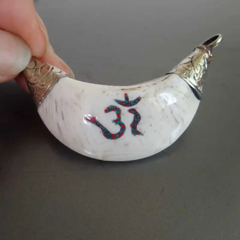 Tibetan OM Amulet Pendants Locket Nepal Naga Conch Shell TBP114