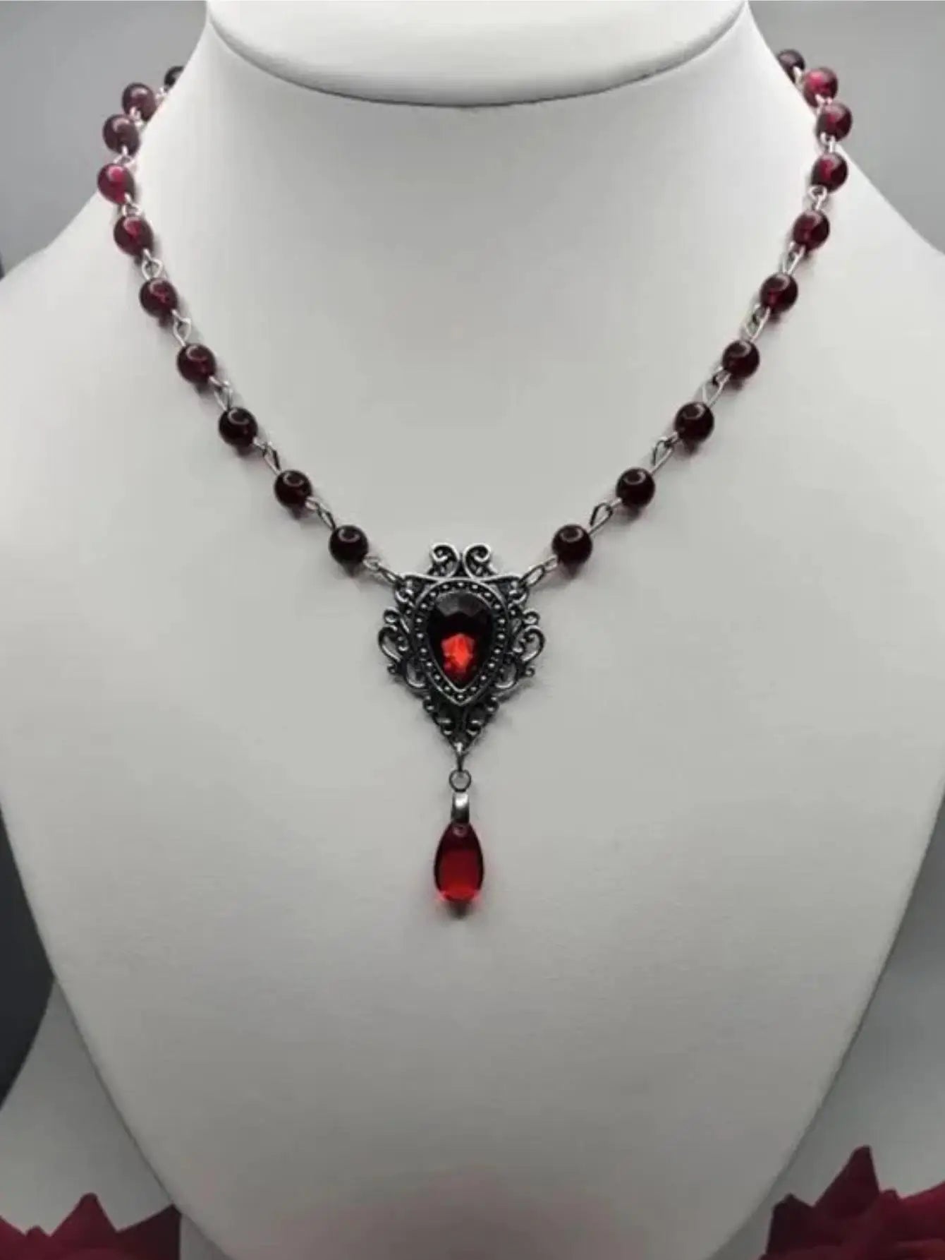 Victoria Gothic Sliver Color Lacework Red Water Drop Glass Crystal Pendant Bead Chain Necklace for Women Rose Witch Jewelry Gift