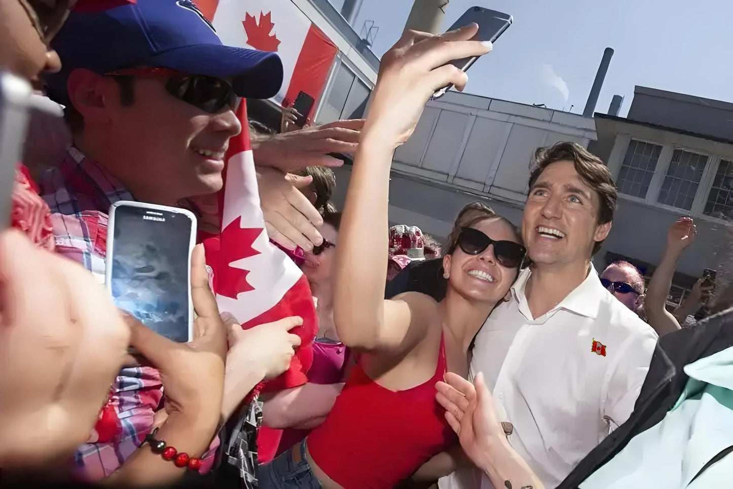 Canada Flag Lapel Pins - Bulk Pack Canada National Emblem Badges for Jackets Hats Backpacks And Clothes