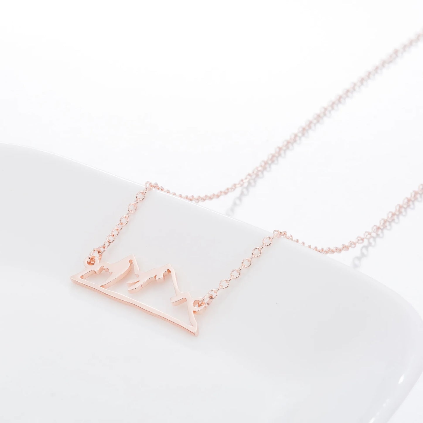2024 new fashion stainless steel hollow snow mountain mountain pendant necklace temperament with lovely collarbone chain accesso