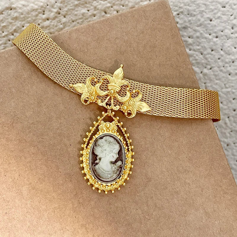 Vintage Metal handmade necklace Fashion Oval Portrait pendant necklace collarbone chain women's statement jewelry gift