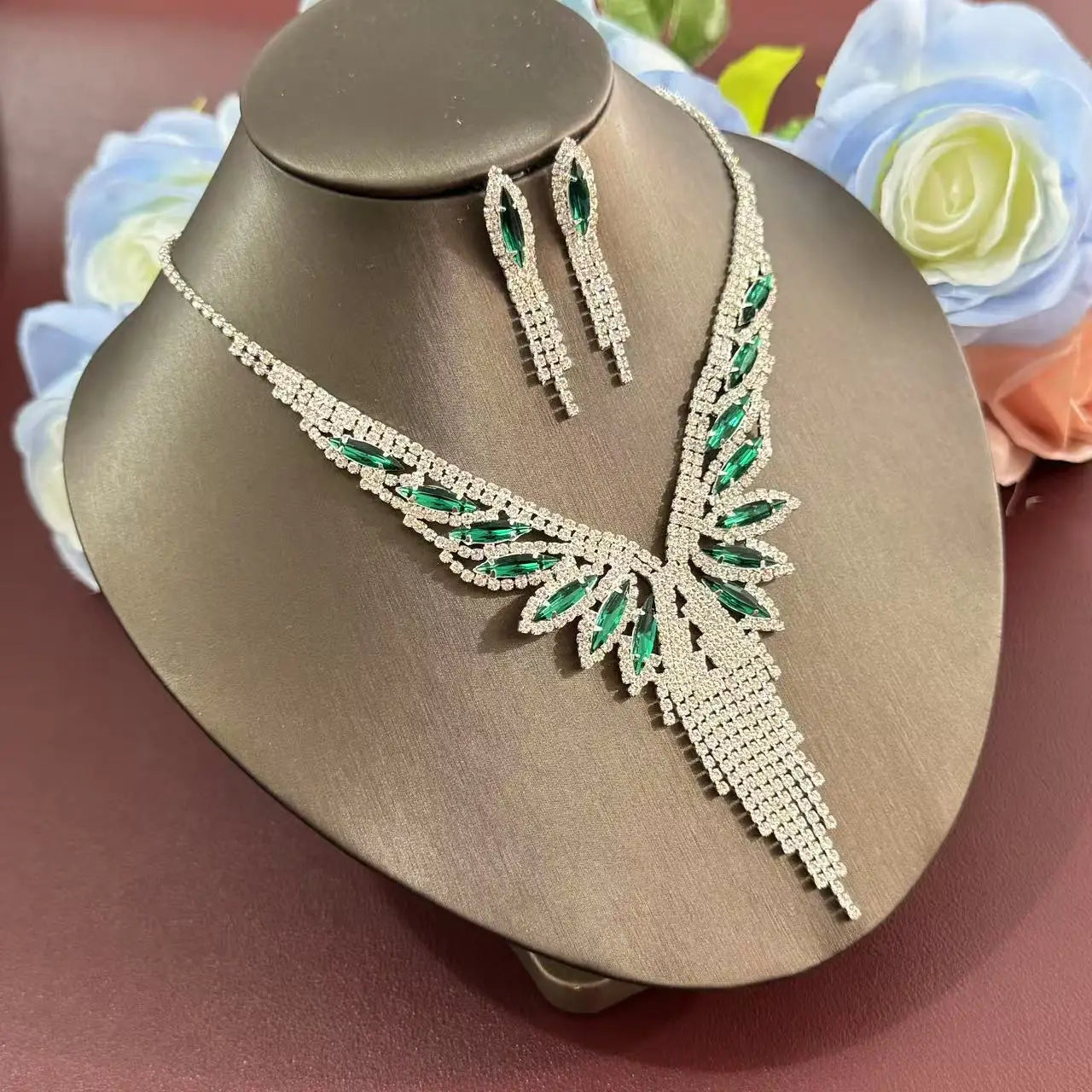3-piece luxury crystal rhinestone and green gemstone tassel jewelry set, exquisite and elegant, perfect for wedding parties