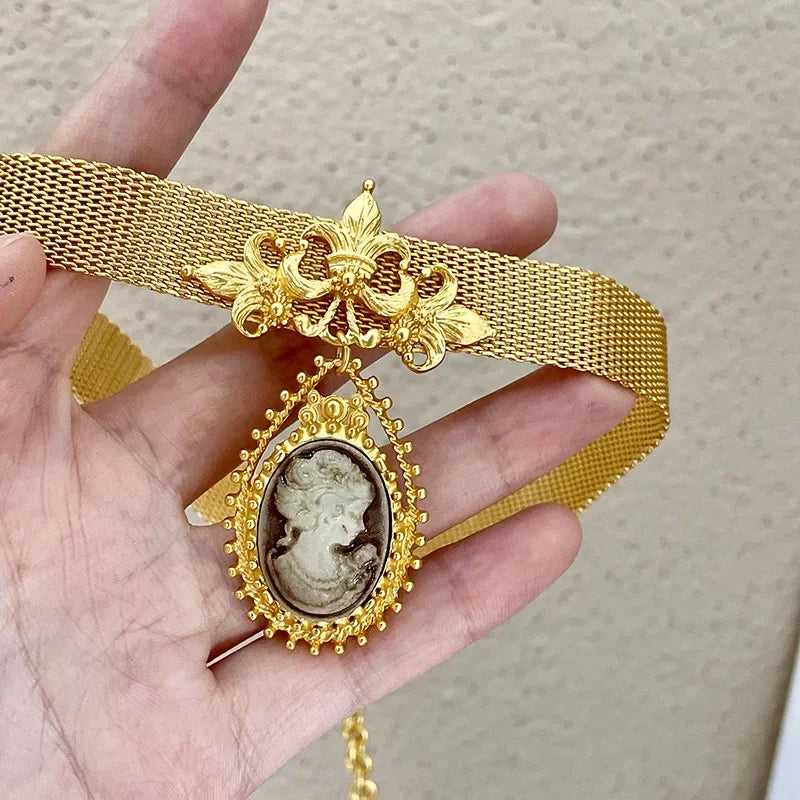 Vintage Metal handmade necklace Fashion Oval Portrait pendant necklace collarbone chain women's statement jewelry gift