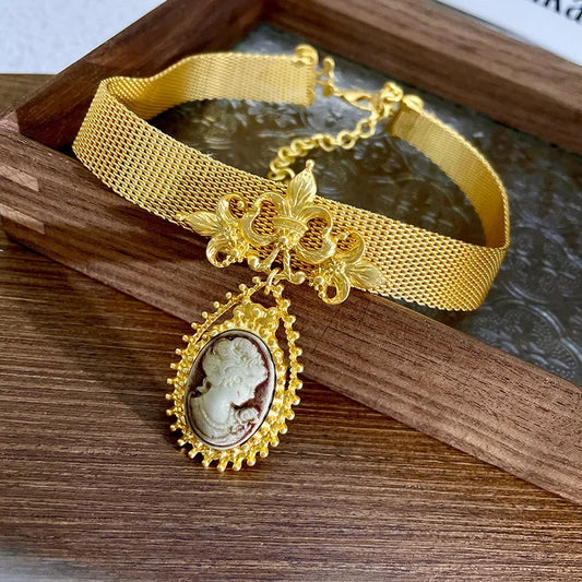 Vintage Metal handmade necklace Fashion Oval Portrait pendant necklace collarbone chain women's statement jewelry gift