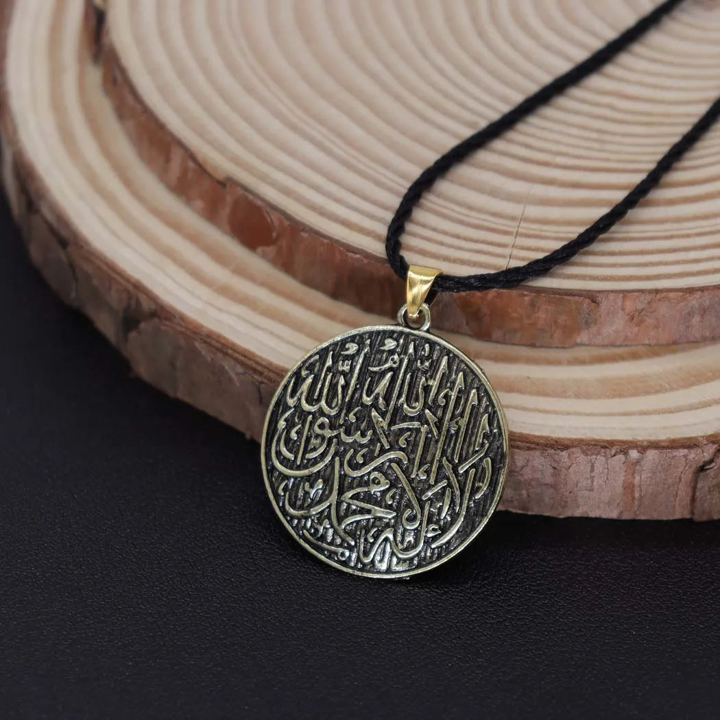 2024 new fashion alloy circular pendant necklace temperament with clavicle chain men's and women's accessories accessories