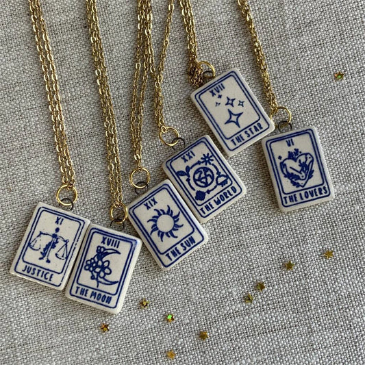 Vintage Tarot Card Necklace Sun Moon Star Pendant Design Sense Clavicle Chain Gold Plated Color Preserving Jewelry