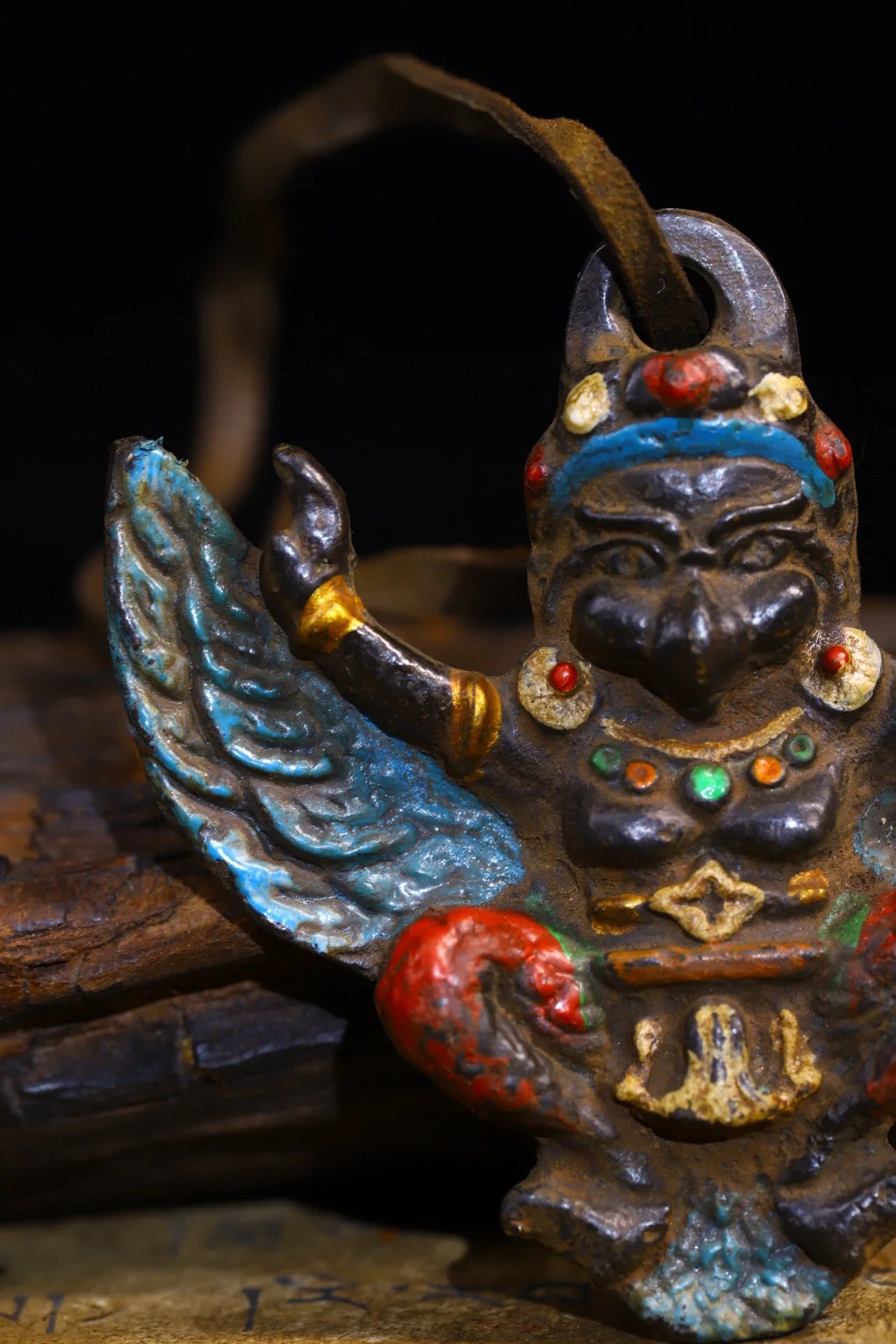 Tibet Temple Collection Old Natural meteorite Filigree mosaic gem Dzi Bead Roc garuda statue Pendant amulet Town House #2