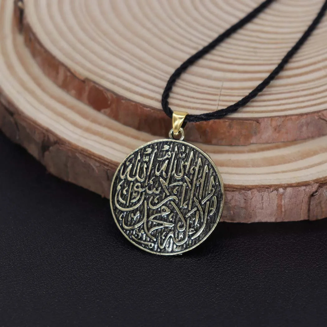 2024 new fashion alloy circular pendant necklace temperament with clavicle chain men's and women's accessories accessories