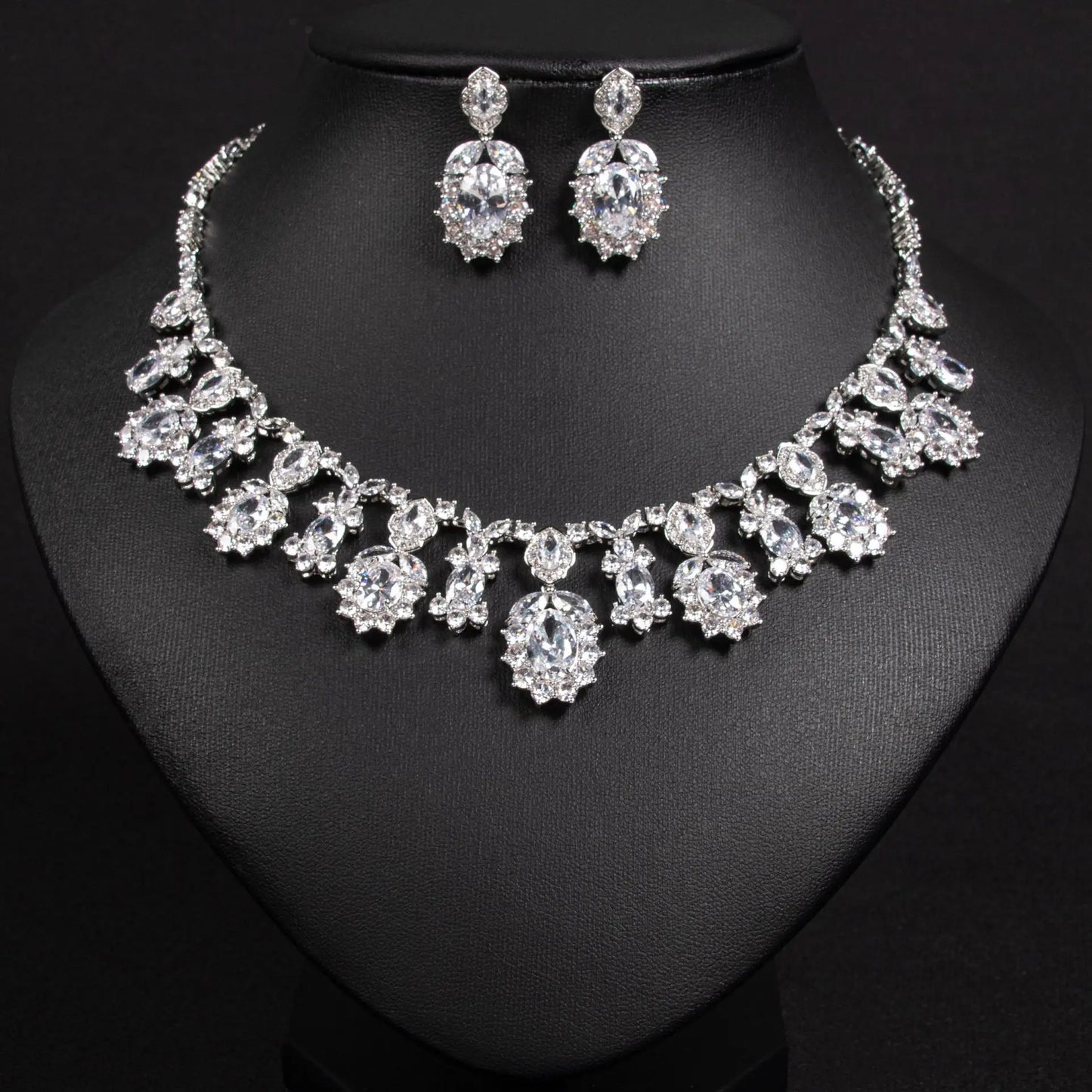 Women's Light Luxury Niche Design Floral Zircon Necklace Earring Set Fashionable And Versatile Pendant Set Daily Accessories