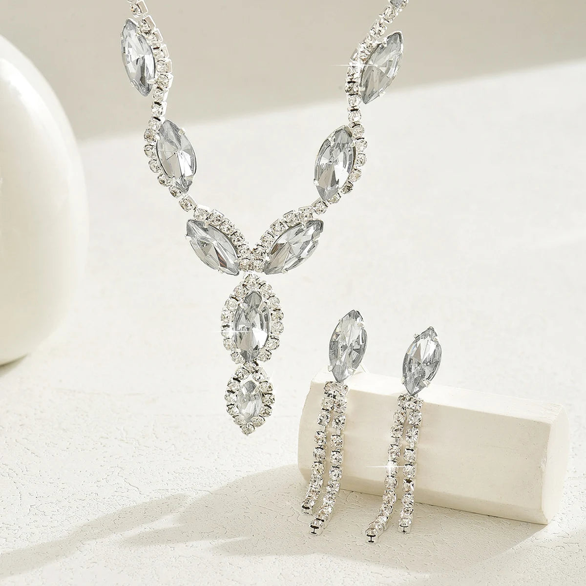 3 Pieces of Wedding Season Women's Claw Chain Series Crystal Earrings Necklace Jewelry Set Banquet Party Holiday Gift-8177
