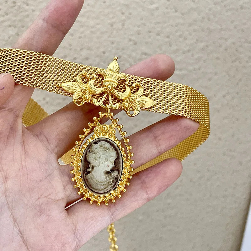 Vintage Metal handmade necklace Fashion Oval Portrait pendant necklace collarbone chain women's statement jewelry gift