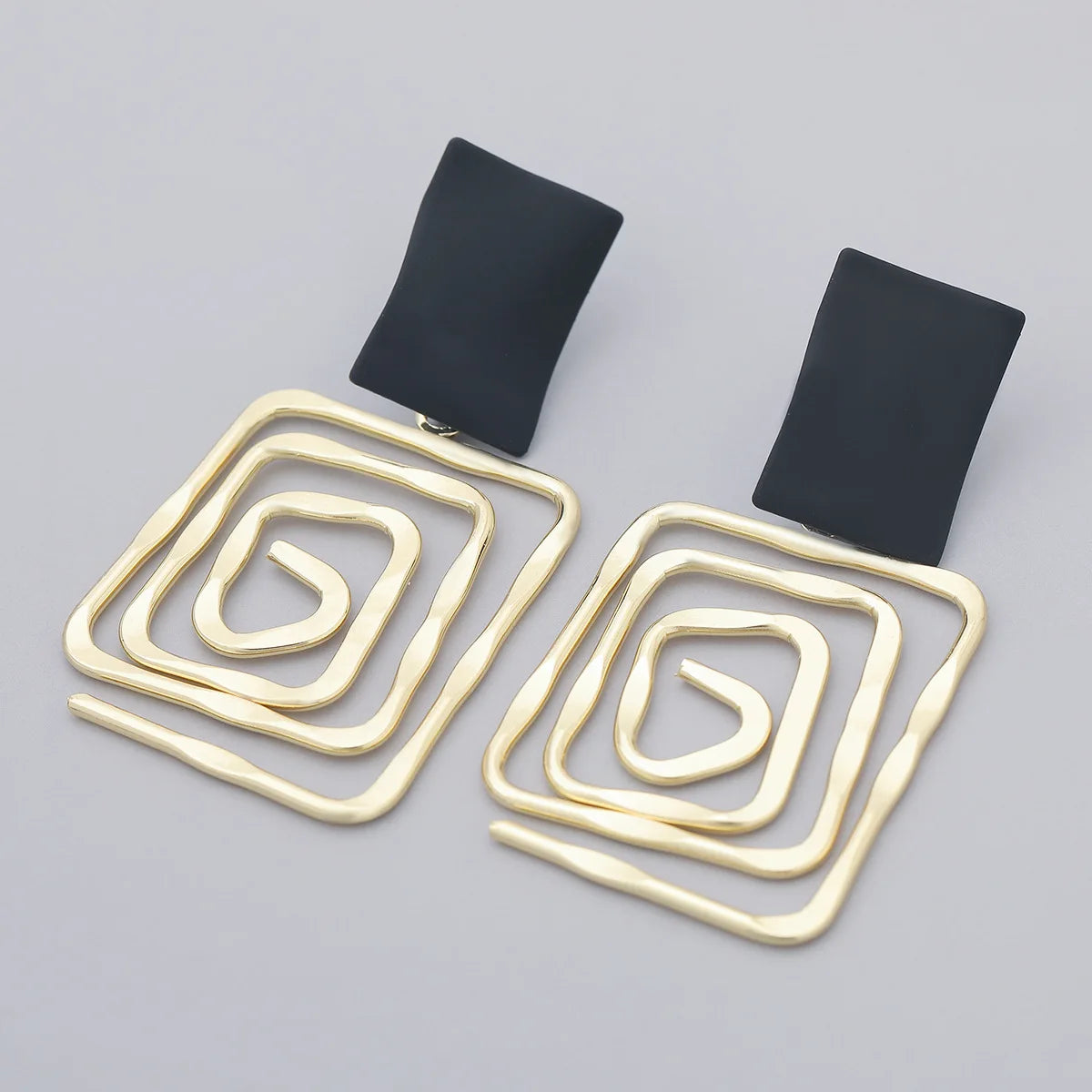 2024 Fashion Simple Metal Back Shape Geometric Earrings Women's Popular Creative Drop Earrings Retro Party Jewelry Accessories