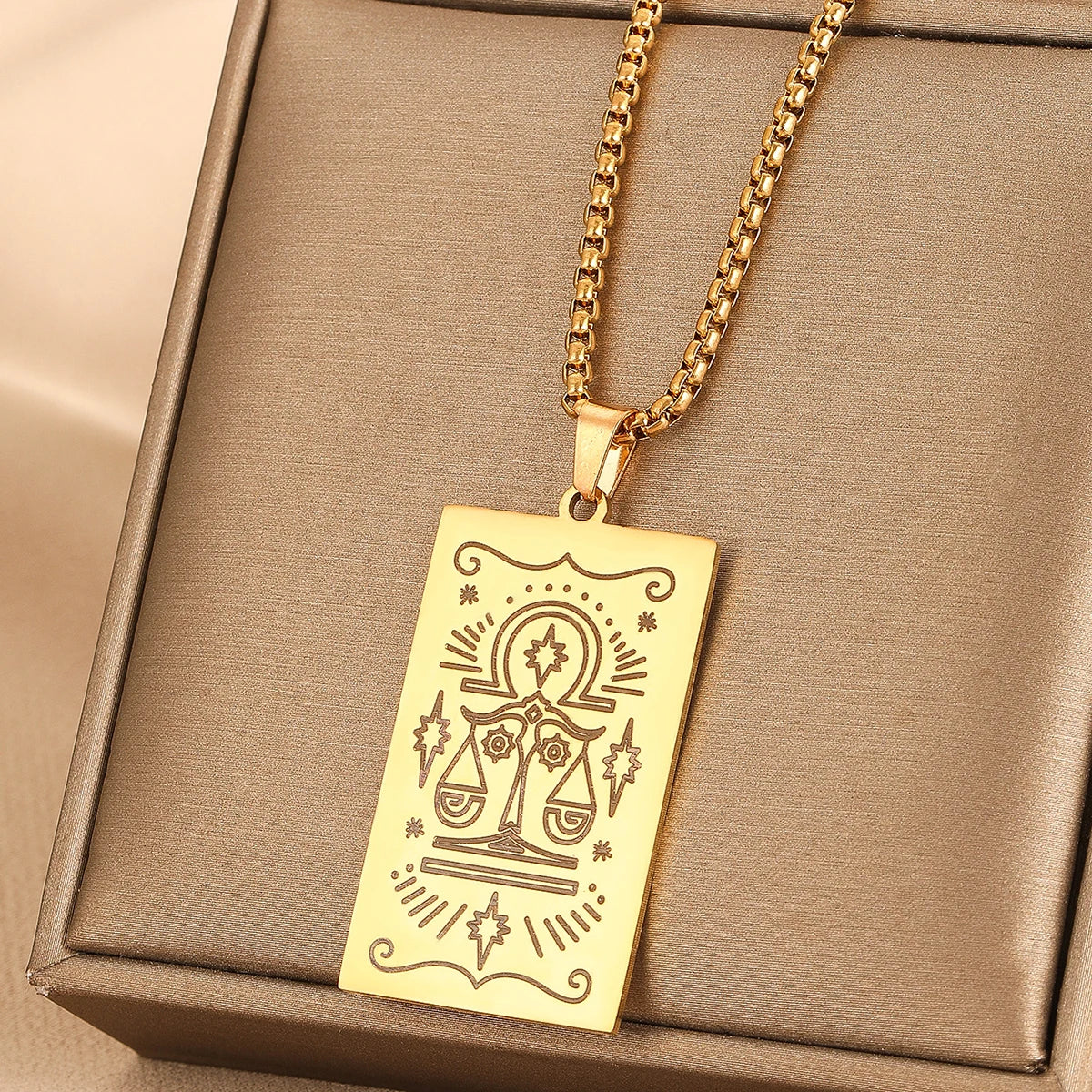Vintage Moon Rose Flower Tarot Card Necklace Talisman Stainless Steel Libra Justice Necklace for Women Men Sun Amulet Jewelry