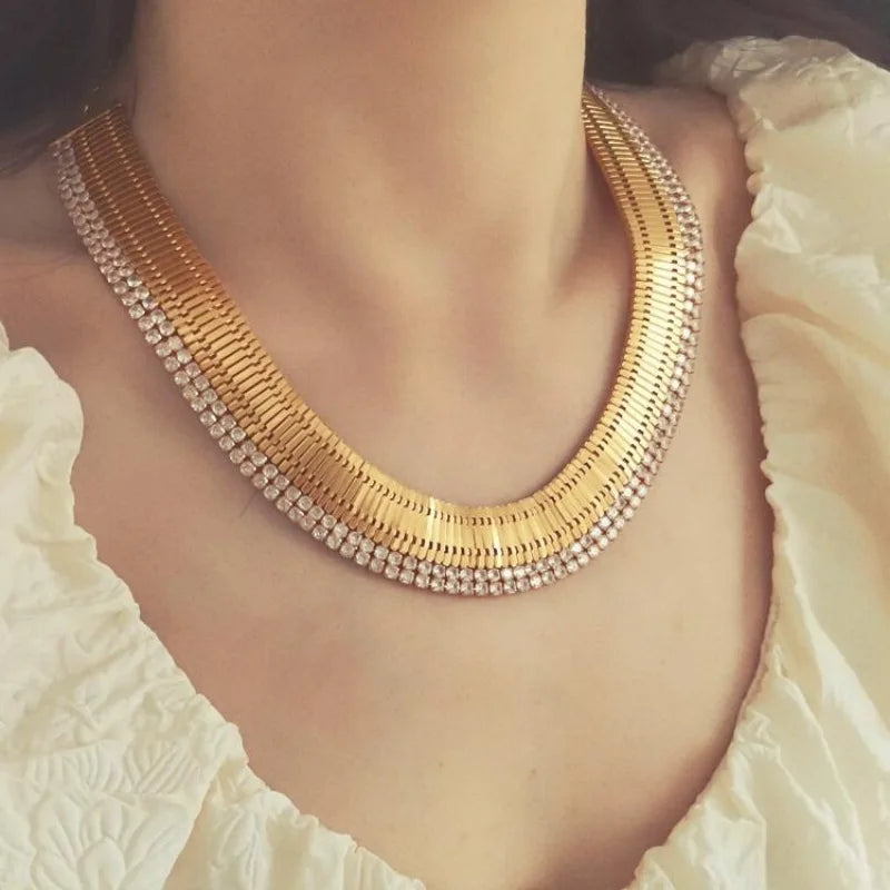 Vintage Metal handmade necklace Fashion Oval Portrait pendant necklace collarbone chain women's statement jewelry gift