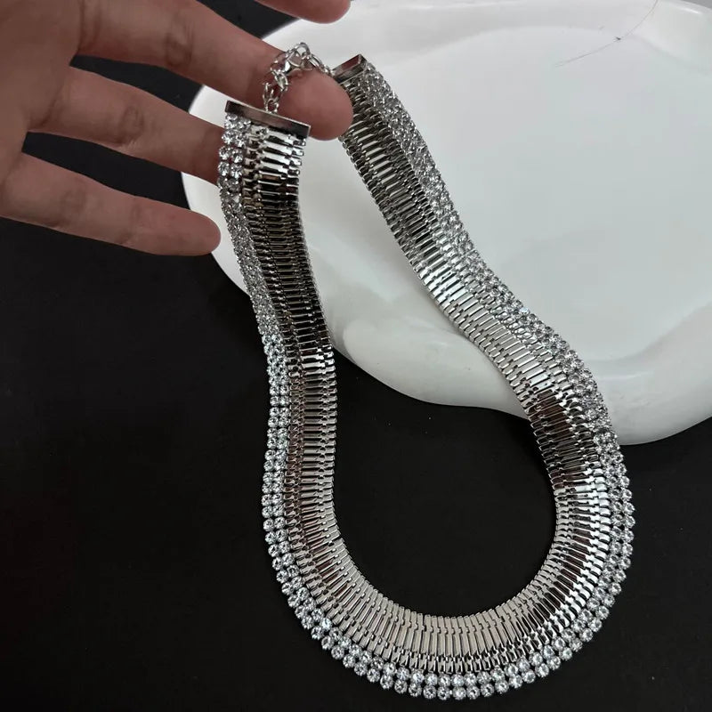 Vintage Metal handmade necklace Fashion Oval Portrait pendant necklace collarbone chain women's statement jewelry gift