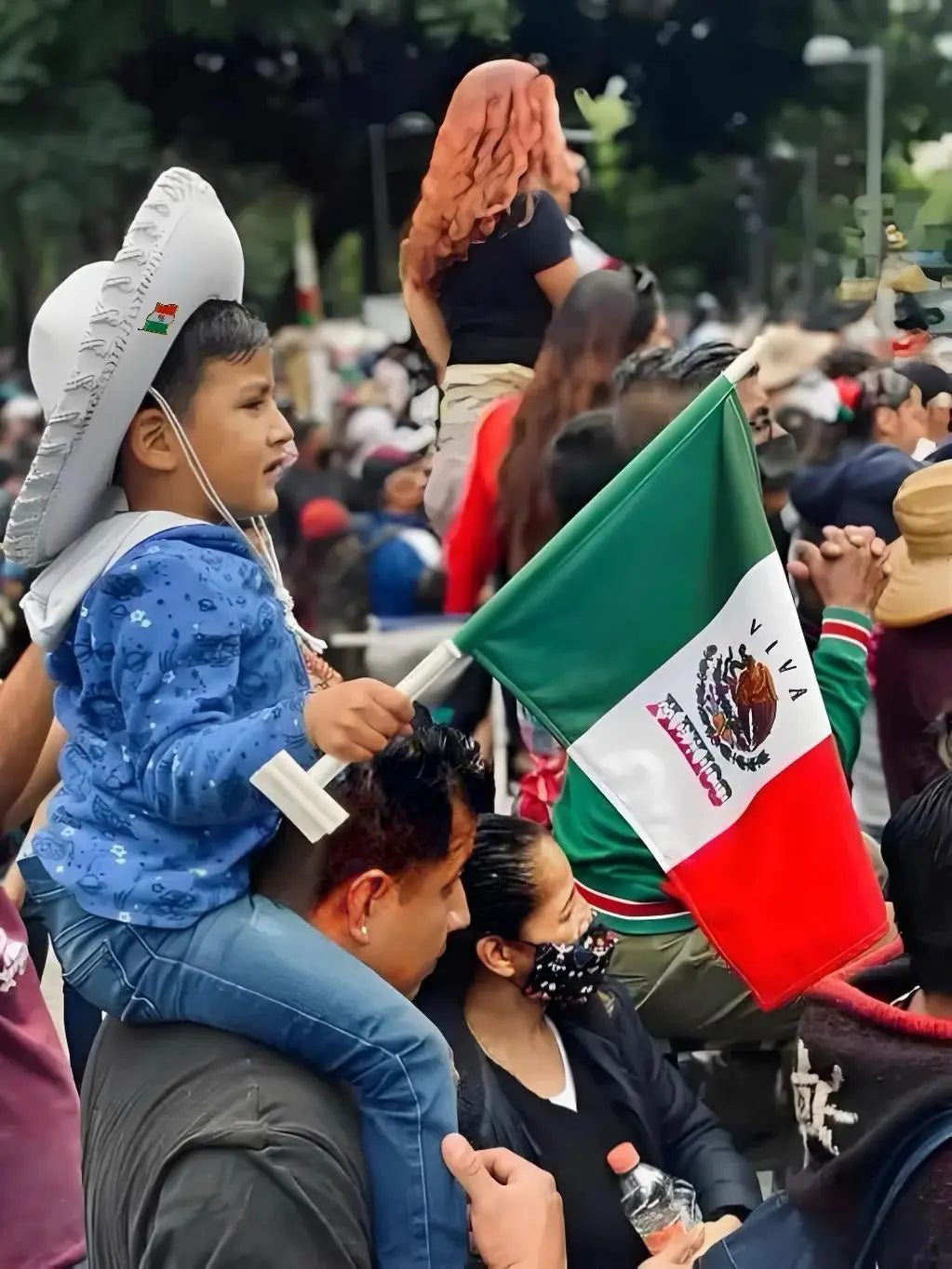 Mexico Flag Lapel Pins - Bulk Pack Mexican National Emblem Badges for Jackets Hats Backpacks And Clothes