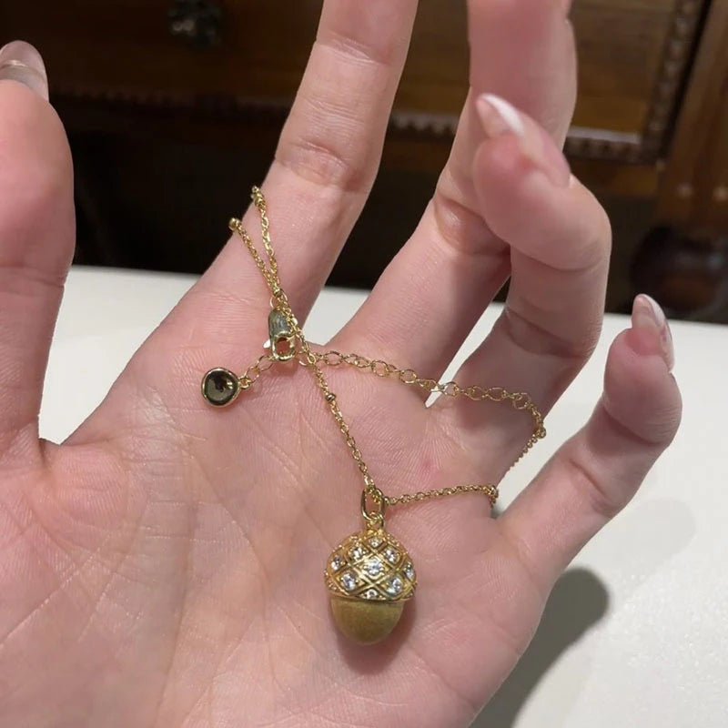 Vintage Pinecone Cute Elegant Pendant Women Fashion Jewelry Trendy Unique Personality Exquisite Accessories Party Gifts QD383