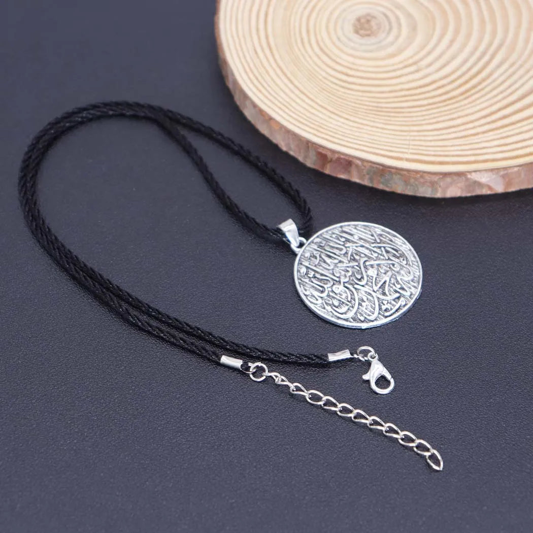 2024 new fashion alloy circular pendant necklace temperament with clavicle chain men's and women's accessories accessories