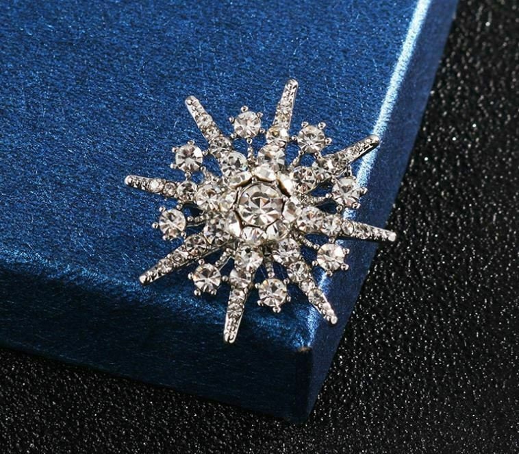 Stunning Vintage Look Silver plated Six Point Star Celebrity Brooch Broach Pin E